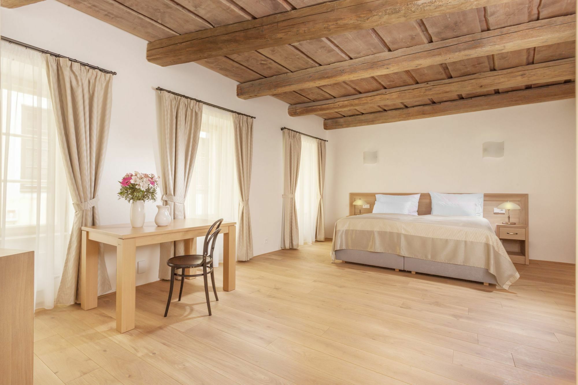 U Bílé Lilie Hotel 4*